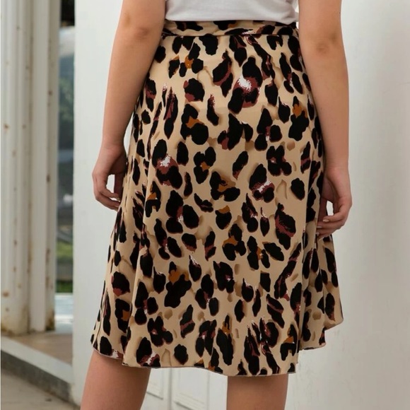 NEW•2X•TWICE CHIC TIE-WAIST ANIMAL PRINT WRAP SKIRT•NWT• - Picture 4 of 15
